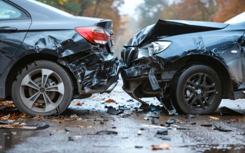 Auto sullo spartitraffico a Macerata, 80enne in ospedale