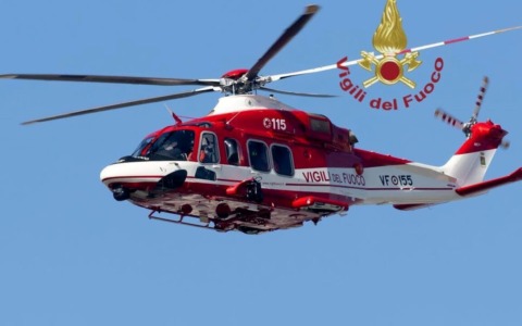 Incendio in una casa mobile a Pieve Torina, uomo ustionato
